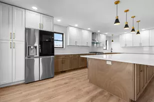 1023 Barberry Ln, Round Lake Beach, IL 60073 - Photo 7