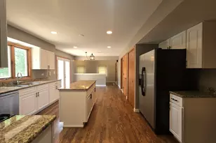 1565 Old Barn Cir, Libertyville, IL 60048 - Photo 7