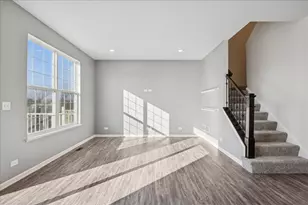 542 Cimmaron Cir, Crystal Lake, IL 60012 - Photo 7