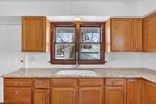 406 Bayliss Ave, Rockford, IL 61101 - Photo 9