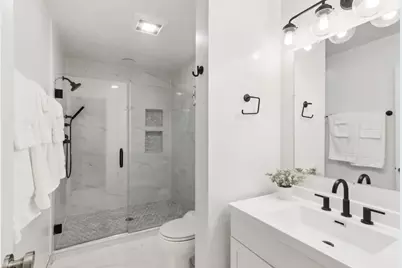 3008 N Spaulding Avenue, Chicago, IL 60618 - Photo 17