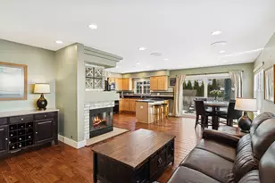 301 Gatewood Ln, Grayslake, IL 60030 - Photo 5