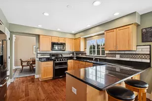 301 Gatewood Ln, Grayslake, IL 60030 - Photo 7