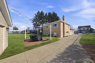 8930 McVicker Ave, Oak Lawn, IL 60453 - Photo 19