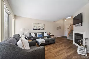 103 Locksley Dr, Streamwood, IL 60107 - Photo 3