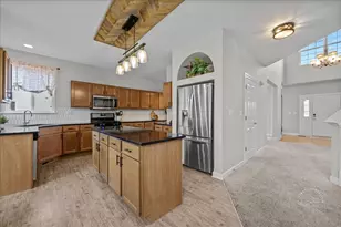 2924 Bauer Rd, North Aurora, IL 60542 - Photo 11