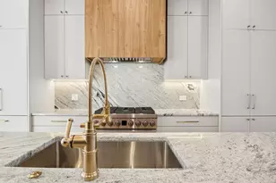 2246 W Lyndale St, Chicago, IL 60647 - Photo 9