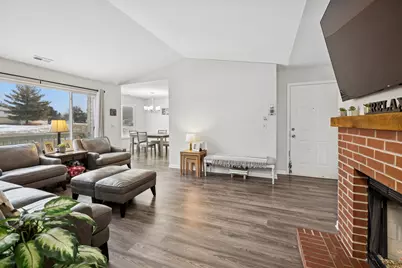 305 Crestview Drive #D, Wauconda, IL 60084 - Photo 3