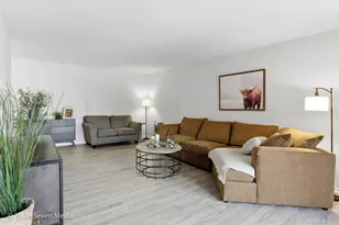 440 Raintree Ct, Glen Ellyn, IL 60137 - Photo 9