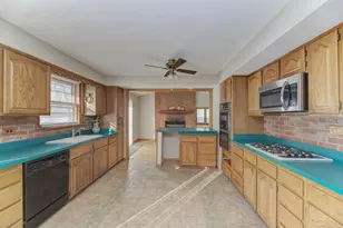 28W313 Batavia Rd, Warrenville, IL 60555 - Photo 17