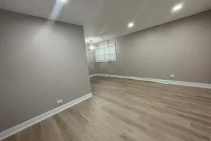 8511 S Parkside Ave, Burbank, IL 60459 - Photo 3