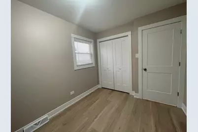 8511 S Parkside Avenue, Burbank, IL 60459 - Photo 11