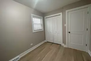 8511 S Parkside Ave, Burbank, IL 60459 - Photo 11