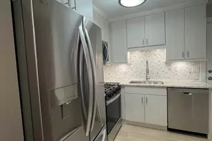 8511 S Parkside Ave, Burbank, IL 60459 - Photo 5