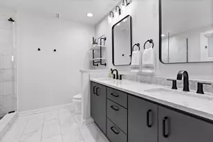 1645 W Wolfram St, Chicago, IL 60657 - Photo 21