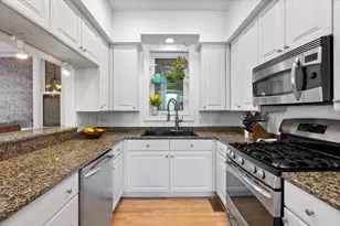 1645 W Wolfram St, Chicago, IL 60657 - Photo 11