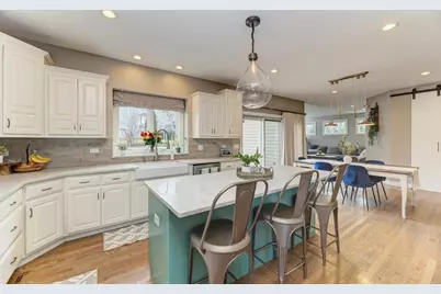 1061 Sean Circle, Darien, IL 60561 - Photo 9