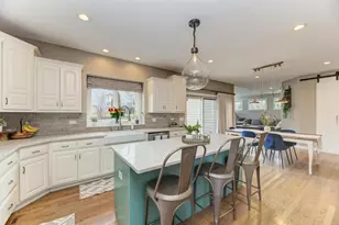 1061 Sean Cir, Darien, IL 60561 - Photo 9