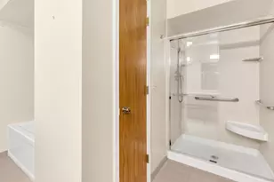 129 Acacia Cir, Indian Head Park, IL 60525 - Photo 19