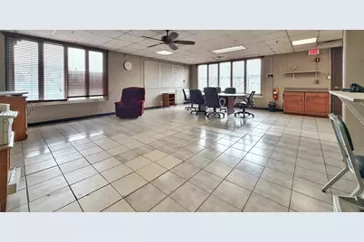 1655 Greenleaf Avenue, Elk Grove Village, IL 60007 - Photo 9