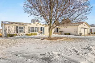 5644 Buttercup Ln, Machesney Park, IL 61115 - Photo 1