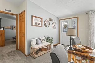 5644 Buttercup Ln, Machesney Park, IL 61115 - Photo 9