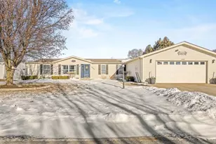 5644 Buttercup Ln, Machesney Park, IL 61115 - Photo 3