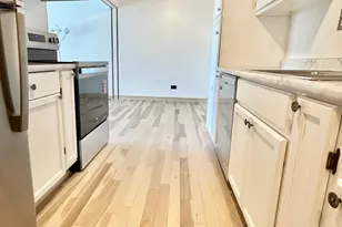 880 Old Willow Rd, Prospect Heights, IL 60070 - Photo 5