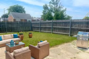 10226 S California Ave, Evergreen Park, IL 60805 - Photo 13