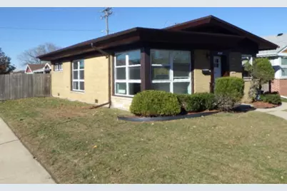 10226 S California Avenue, Evergreen Park, IL 60805 - Photo 1