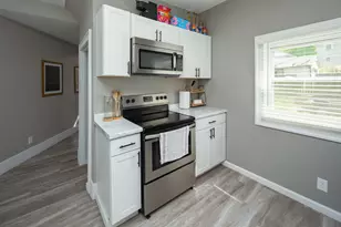 1037 22nd St, Rock Island, IL 61201 - Photo 9