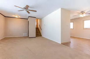 590 Durham Ct, Hoffman Estates, IL 60169 - Photo 5