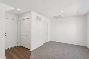 567 Yosemite Wy, Mundelein, IL 60060 - Photo 3