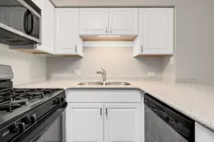 27W145 Cooley Ave, Winfield, IL 60190 - Photo 11