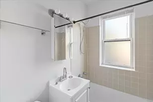 656 W Oakdale Ave, Chicago, IL 60657 - Photo 5