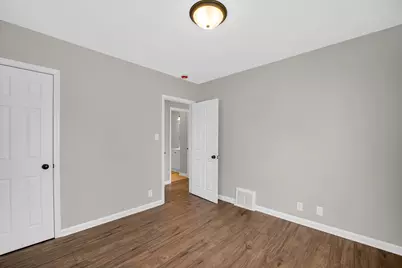 1376 NE Lennington Circle, Kankakee, IL 60901 - Photo 9