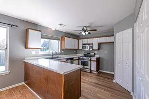 1305 Spalding Dr, Mundelein, IL 60060 - Photo 9