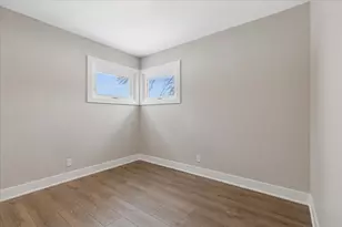 4518 W Shore Dr, McHenry, IL 60050 - Photo 11