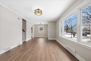 4518 W Shore Dr, McHenry, IL 60050 - Photo 3