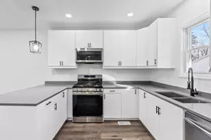 867 Church Rd, Aurora, IL 60505 - Photo 7