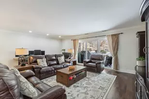 925 Spring Hill Dr, Northbrook, IL 60062 - Photo 5