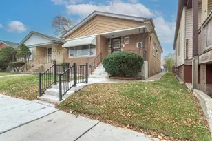 2243 E 92nd Pl, Chicago, IL 60617 - Photo 3