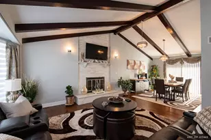 9401 S 83rd Ave, Hickory Hills, IL 60457 - Photo 7