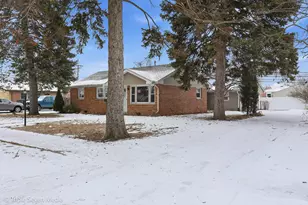 6135 Birmingham St, Chicago Ridge, IL 60415 - Photo 1