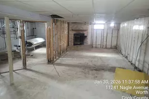 11241 S Nagle Ave, Worth, IL 60482 - Photo 11