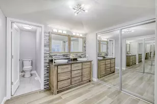 7285 Willow Way Ln, Willowbrook, IL 60527 - Photo 11