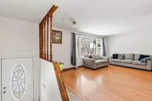 399 Tee Ln, Carpentersville, IL 60110 - Photo 5