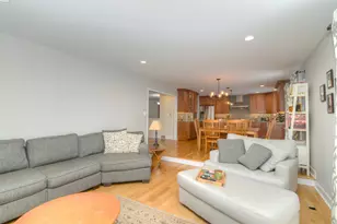 178 Bobwhite Ct, Bloomingdale, IL 60108 - Photo 3