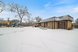 302 Linden Ln, Wheeling, IL 60090 - Photo 29