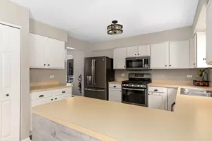 2722 Lahinch Dr, Aurora, IL 60503 - Photo 13